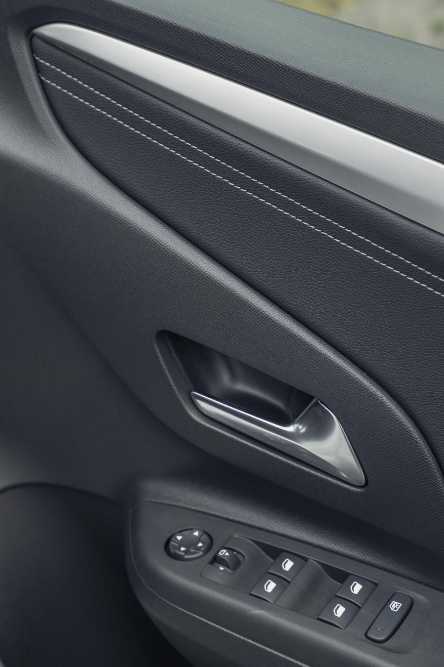 Детали интерьера Vauxhall Corsa SRi (F) 2019 года  (фото 75 из 80)